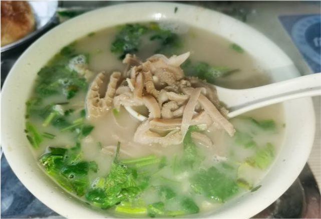 据说是天津最好喝的羊汤,4代人口口相传,1块钱的烧饼没有芝麻