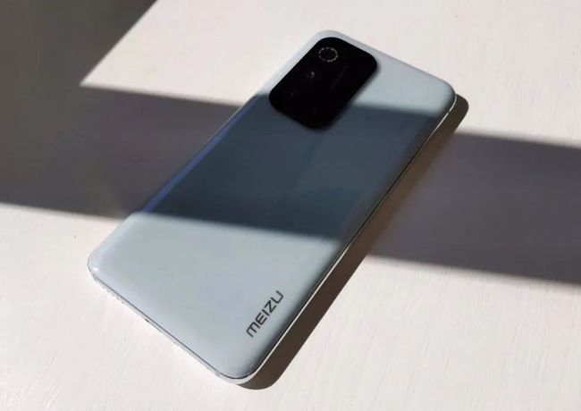 疑似魅族18真机谍照曝光 陶瓷机身 后置矩阵四摄 或3月26日发布_腾讯