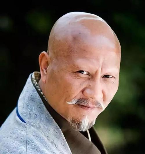 这位演员可以说是一位老戏骨了,同时也是反派专业户,在我的映像里他就