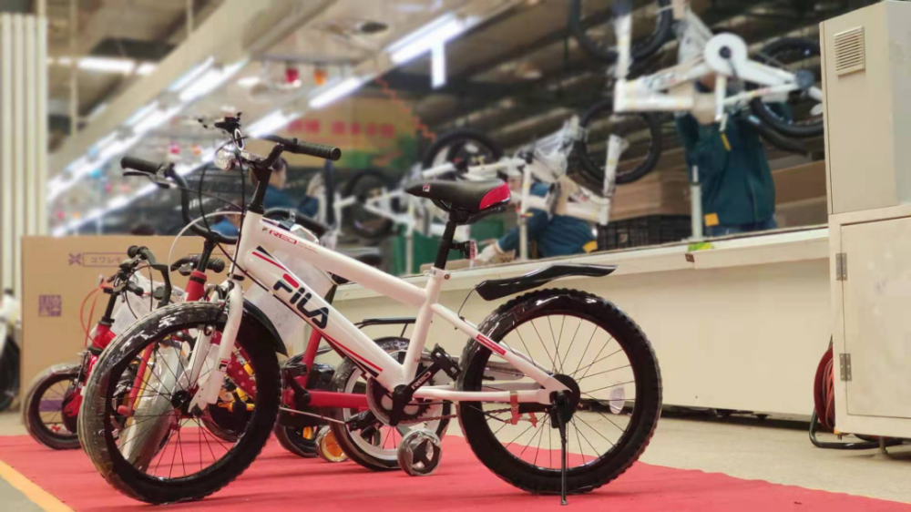 龚晓峰:比如平乡县有自行车产业,清河县有羊绒产业,我们省几乎每个县