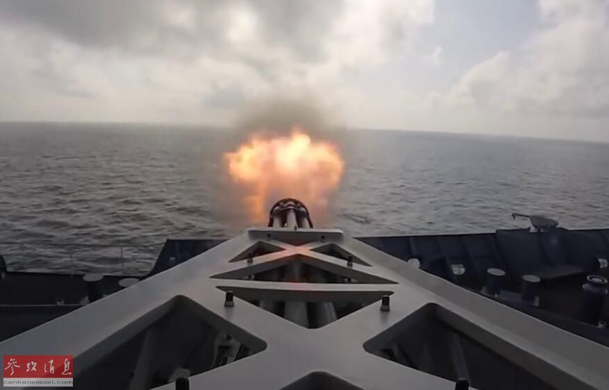 炮管视角拍摄的"守门员"近防炮开火瞬间.