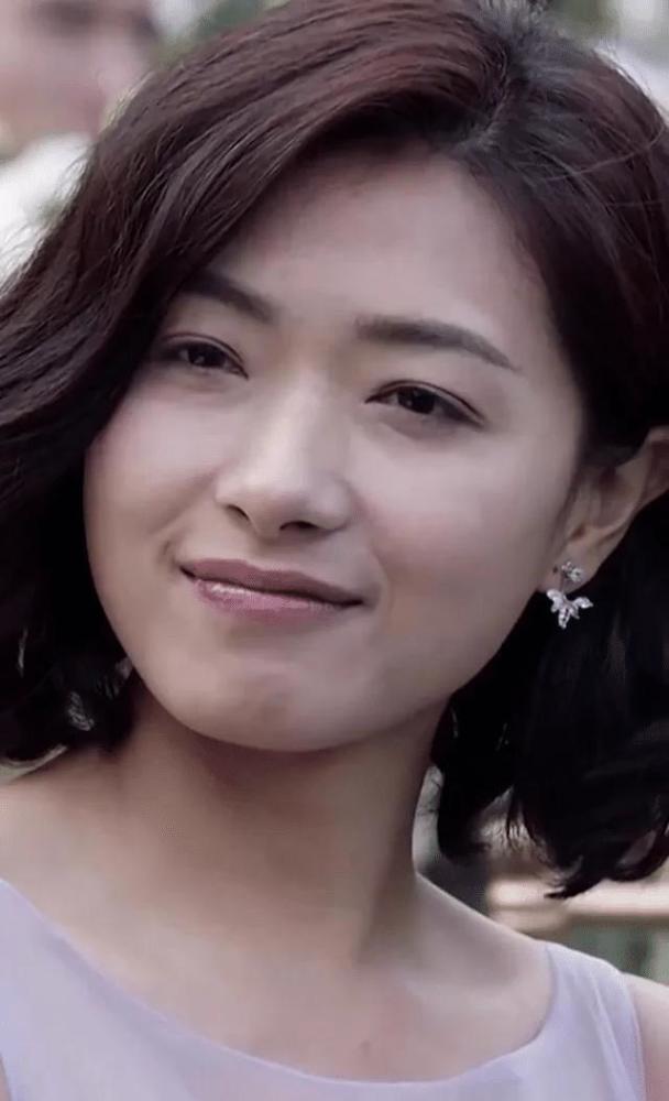 39岁的万茜一下跳到60岁刘德华的身上