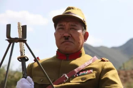 日本人鼻子下为何留一小撮胡子看起来滑稽可笑但却有重要用途