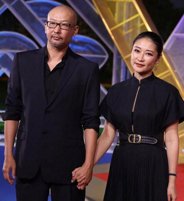 著名导演管虎:抛弃同居5年的马伊琍,转身就和她的闺蜜结婚_腾讯新闻