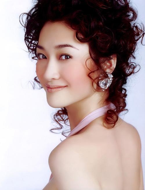 钟汉良他一直是单身贵族其实他早已结婚女儿有点像小甜馨