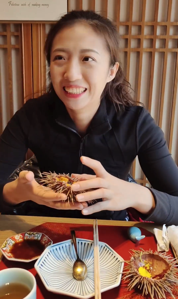 丁霞吃海胆直播范儿:不是我踩那只!6年前花600美金拔两根刺