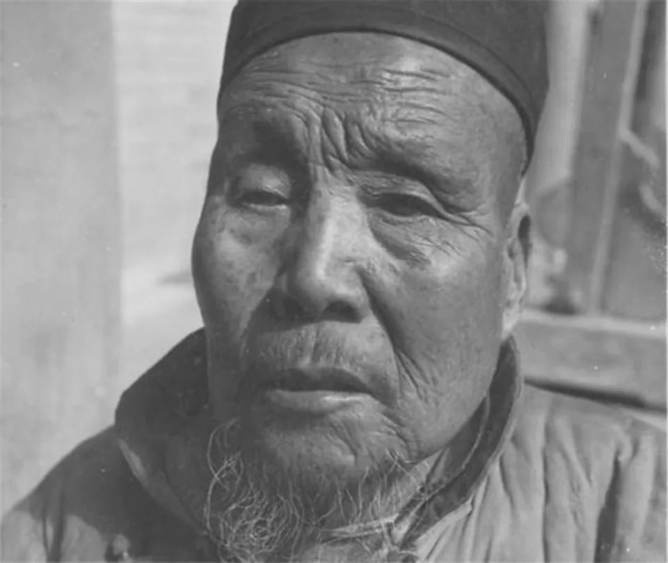 实拍最后一批离开故宫的太监:晚景凄凉,还有人还长出了胡须!_腾讯新闻