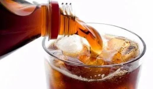 饮料|饮料虽好，切莫贪杯。那些长期喝饮料的人，最后都怎么样了？