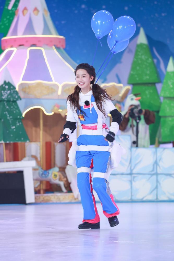 李沁工作室20日更博分享本期快乐大本营节目照