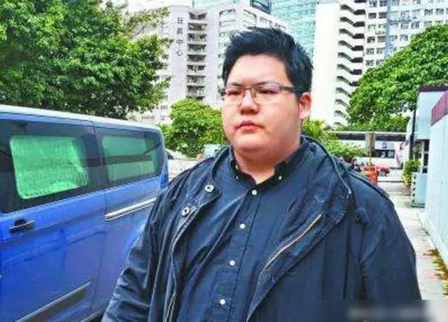 96年向华强在北京被白小航掌掴,白小航离京后,意外身亡原因不明_腾讯