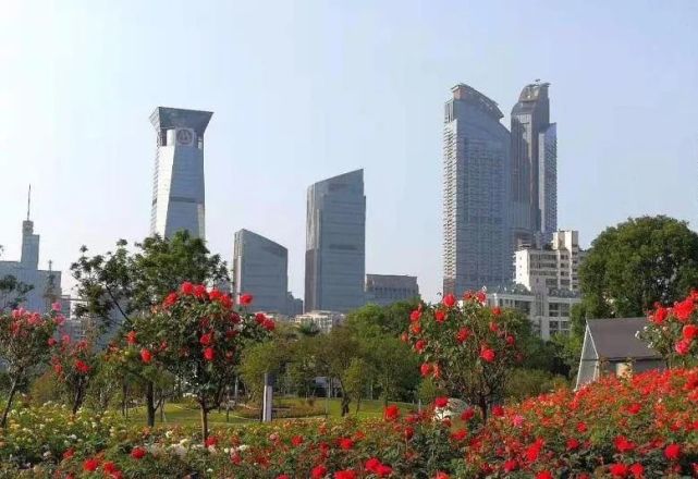 2020年我国经济总量居_我国经济gdp总量图