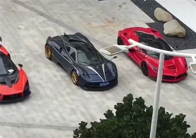 一台帕加尼一台拉法一台senna停楼下车主是辛巴无人不晓