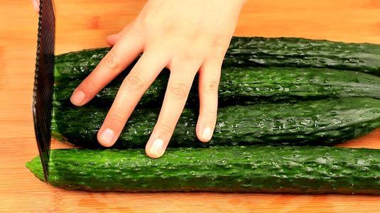 黄瓜|每天吃一根黄瓜，不仅减肥还能预防乳腺癌？先不要一味地相信