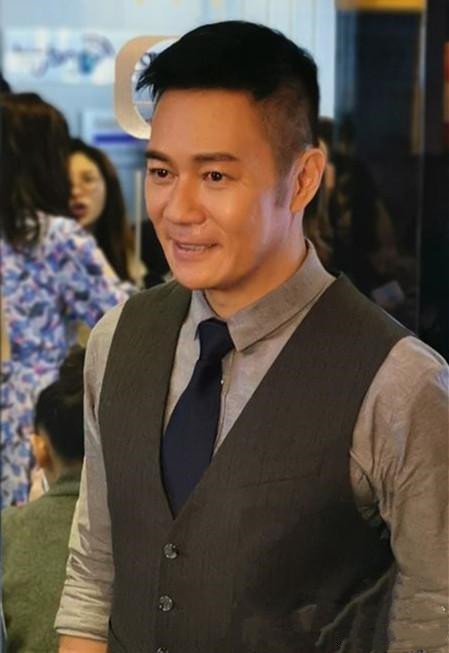 tvb不老男神逆生长年近60容颜停留在40岁身材匀称修长