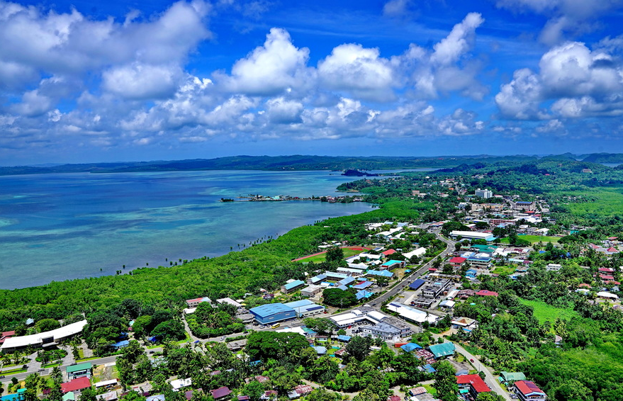 叫帕劳,而在被日本奴化之后,改名为帛琉,现位于加罗林群岛的最西端,由