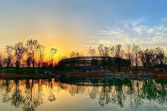 東安湖體育公園是成都為了舉辦此次運動會而建設的公園,隨著大運會