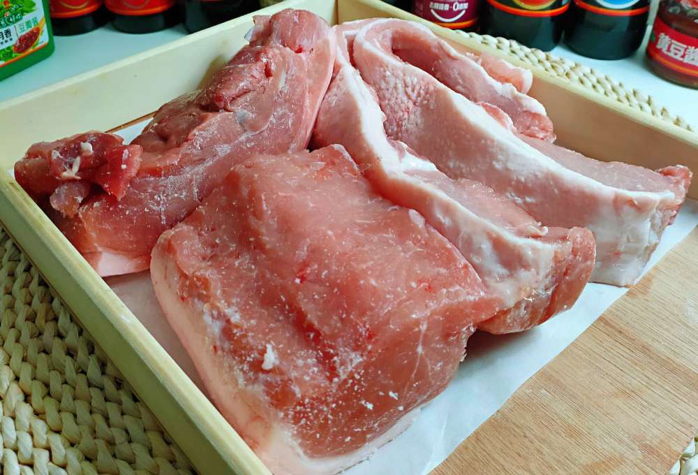 准备猪肉10斤烹饪步骤:猪肉 10斤,肠衣 适量,精盐 80克,白糖 100克