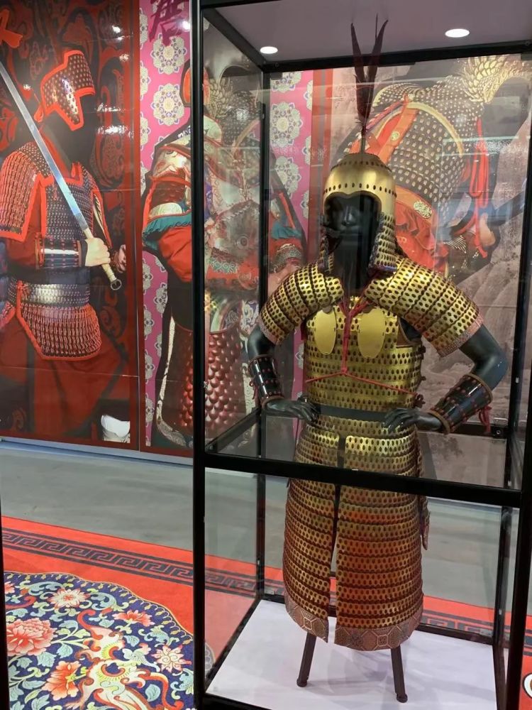 《唐宫夜宴》上美人一舞醉人心,"宝藏院"里"将军"身着甲胄追逐国潮