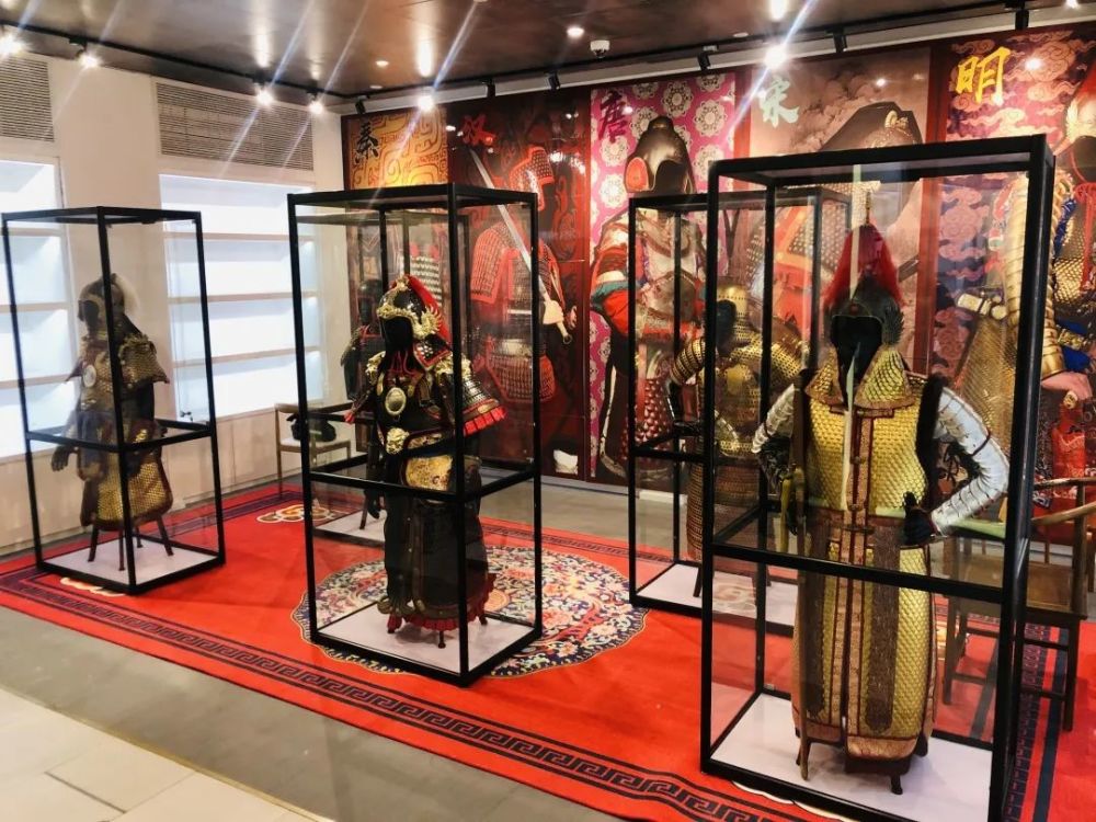 《唐宫夜宴》上美人一舞醉人心,"宝藏院"里"将军"身着甲胄追逐国潮