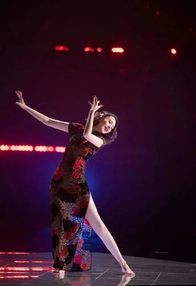 【八卦】嫌妻子跳舞时穿着暴露,让她淘汰了回家做饭,郭晓东的大男子