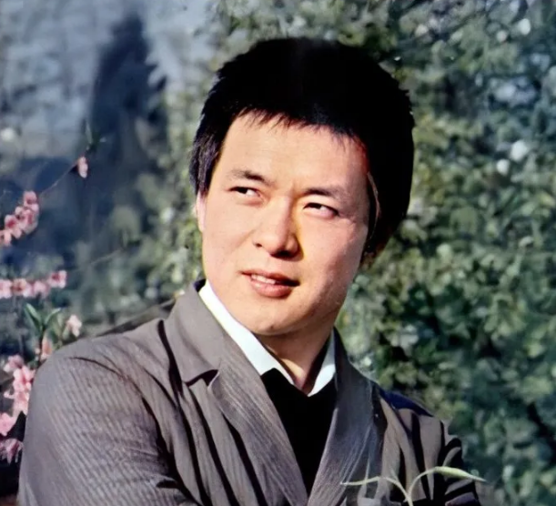 1983年迟志强在帮刘晓庆办完事后原本正在跳舞的他被警察抓获