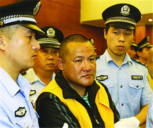 他是征服里刘华强原型不知是谁打伤弟弟他杀光了所有仇家