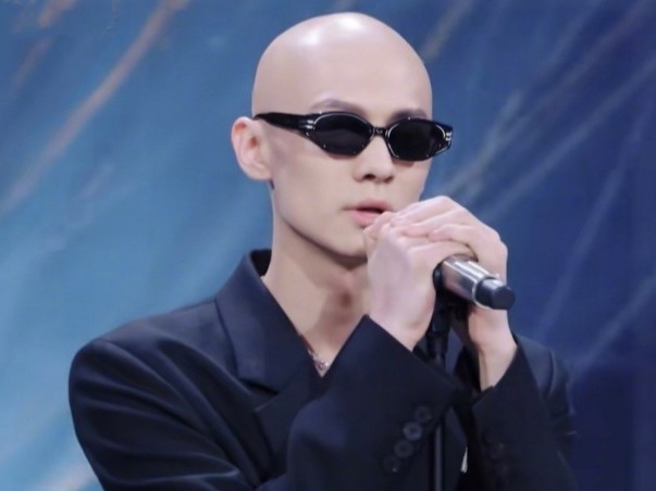 别被青你的光头梁森吓到在扶摇里他也曾是翩翩美少年