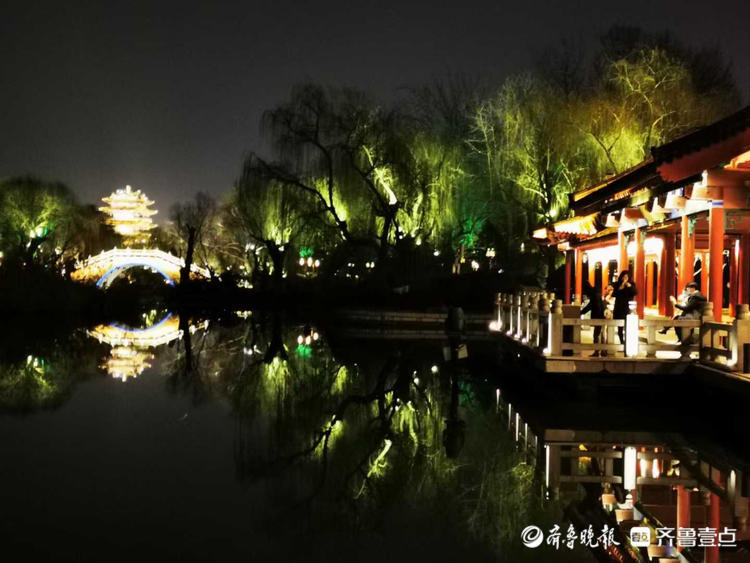 情报站|绚丽登场!旖旎的灯光倒映在大明湖上,流光溢彩灿若星辰