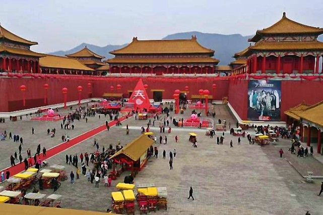 第一次来横店影视城,就被这的环境吸引,还见到不少在拍戏的演员