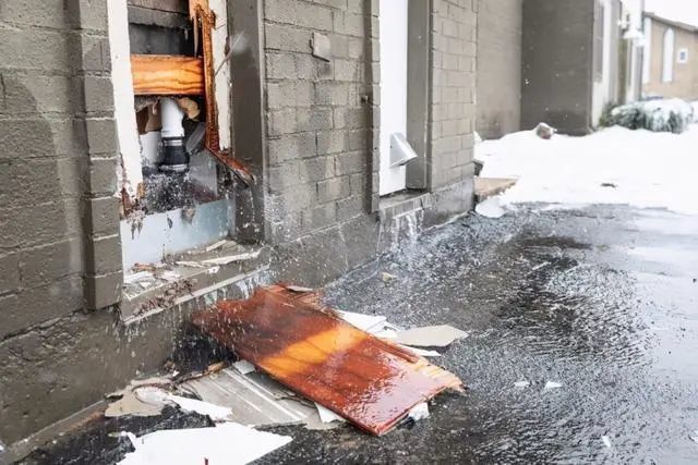 美国得州暴风雪现凄惨一幕男子在家中躺椅上冻死