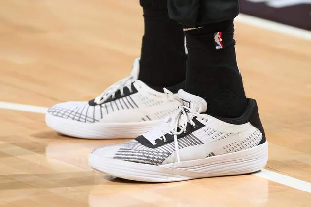 nba球员上脚哈雷尔的锐步球鞋很酷范乔丹穿李宁音速9