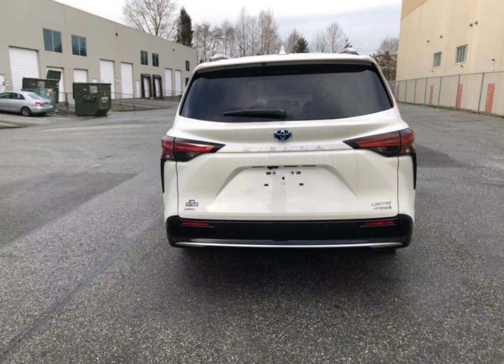 mpv也可以很激情丰田塞纳黑武士实车魔术座椅大床房