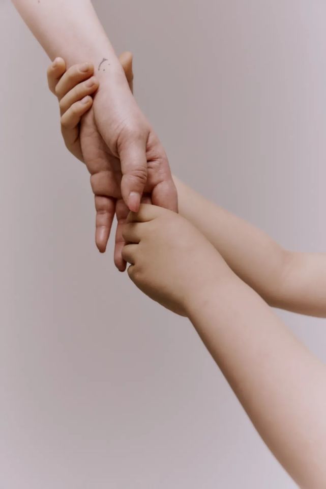 不同的手,一样的爱 hand in hand