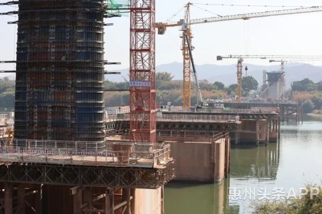 洞身穿越3个断层破碎带,上跨惠大铁路和金恺隧道