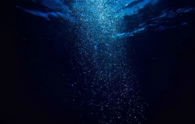 海底一万米有多可怕漆黑一片有不明生物吓疯潜水员