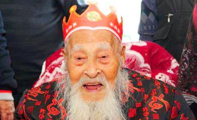 百岁老人杨明运光绪23年活到2014年一生没有子嗣靠侄儿供养