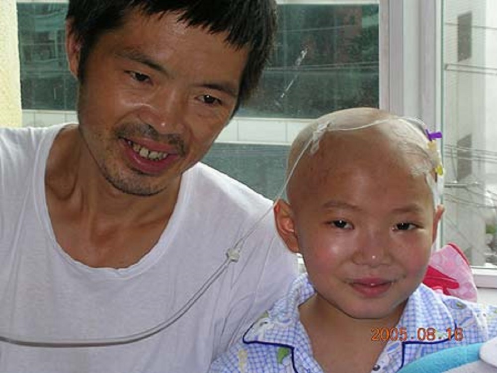 八岁女孩乖巧安排后事,因白血病去世后,引来热泪盈眶