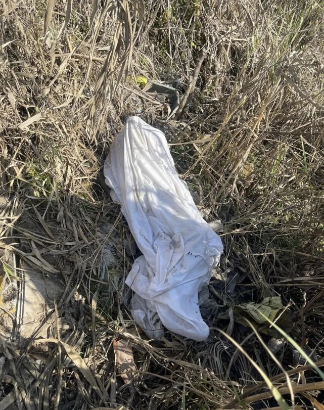 芦苇丛里发现白布包裹的女尸,脚上还有指甲油?