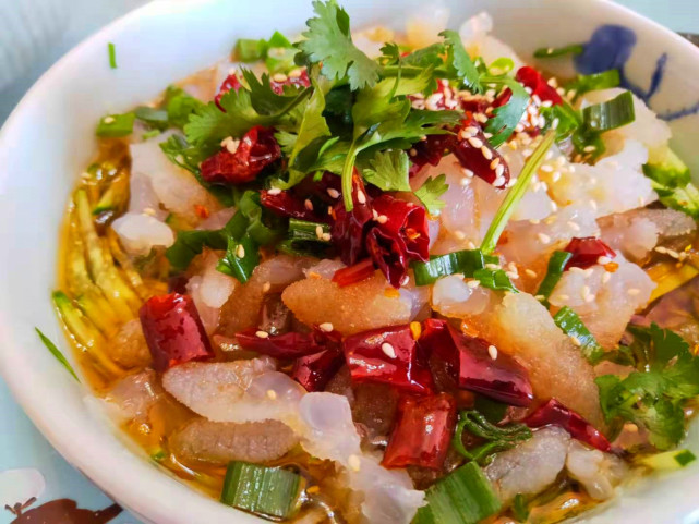 捞汁蛰头: 这也是非常解腻的一道菜,爽口又开胃.