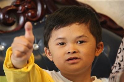 小马云现状四年级不会加减法患矮小症家里负担不起医药费