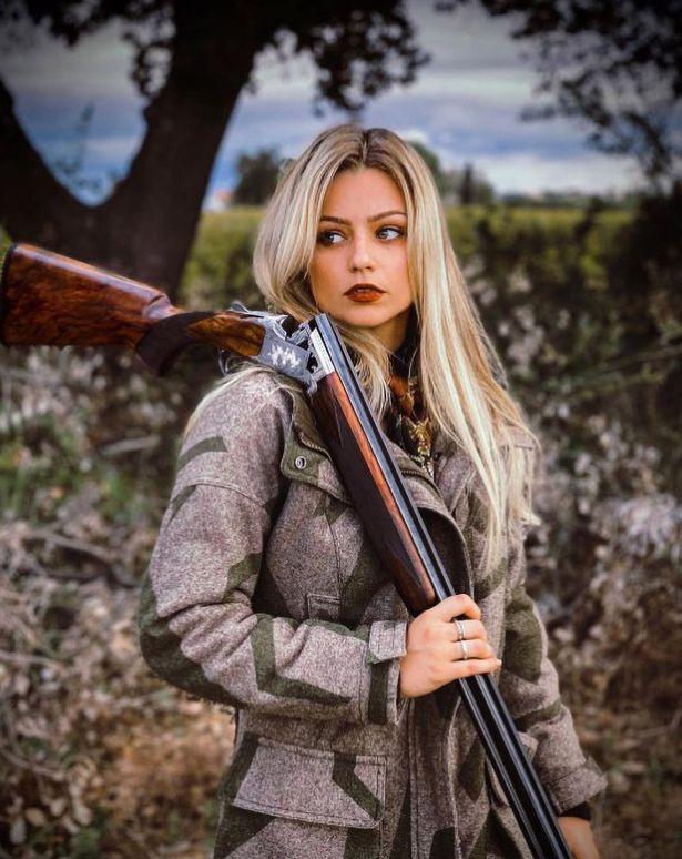 法国23岁美女狩猎并炫耀战利品被抨击反驳称有机肉味道不一样