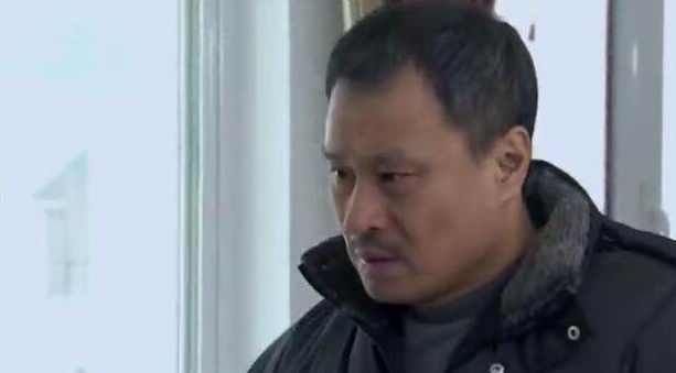 蔡维利本名叫蔡威力,1966年出生在黑龙江省,家里姐妹众多,父亲是一名