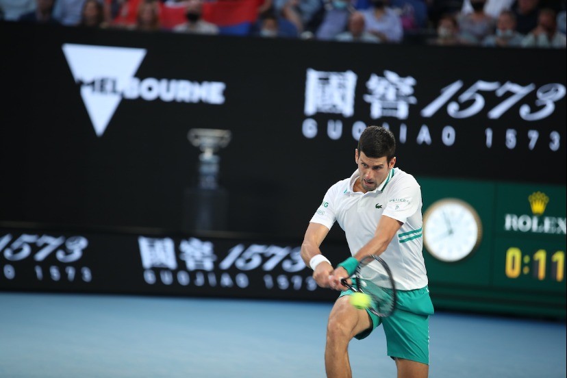 战报2021澳网德约科维奇击败梅德维德夫第九次捧起澳网冠军奖杯