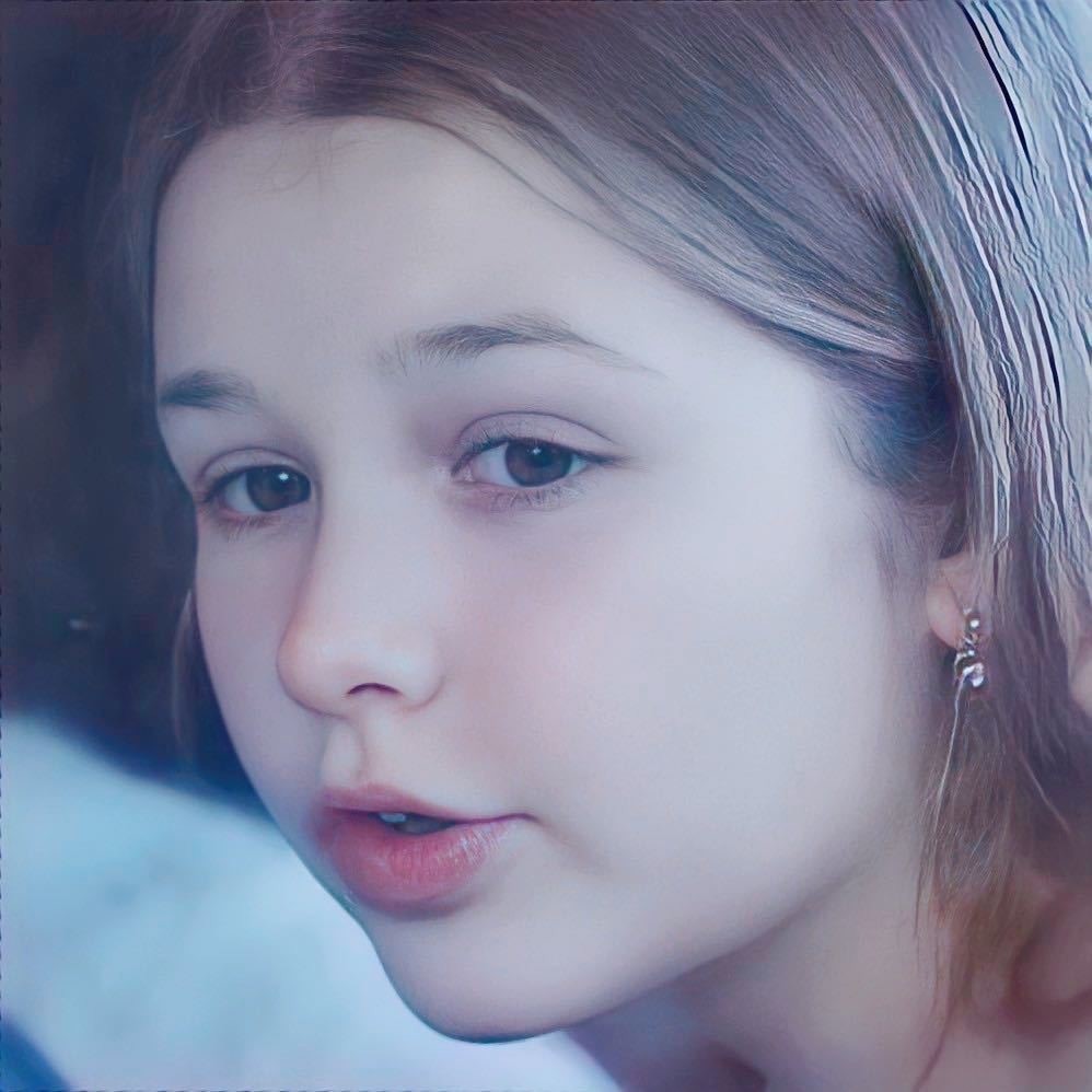 小七拿iphone自拍贝克汉姆的小女儿今年就将满10周岁