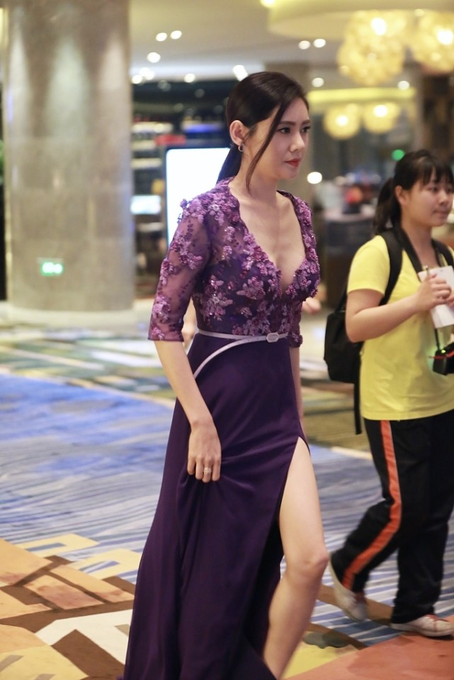 她嫁进中国当儿媳,姣好的身材让人羡慕,生图造型更让人心动