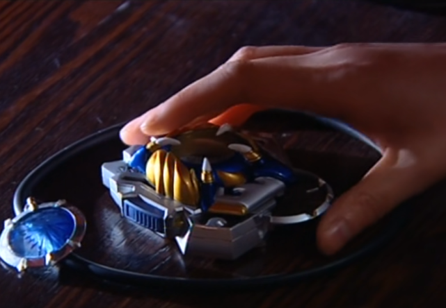 铠甲一队"解散"只是暂时的,这是因为五个人暂时性失去了铠甲的召唤