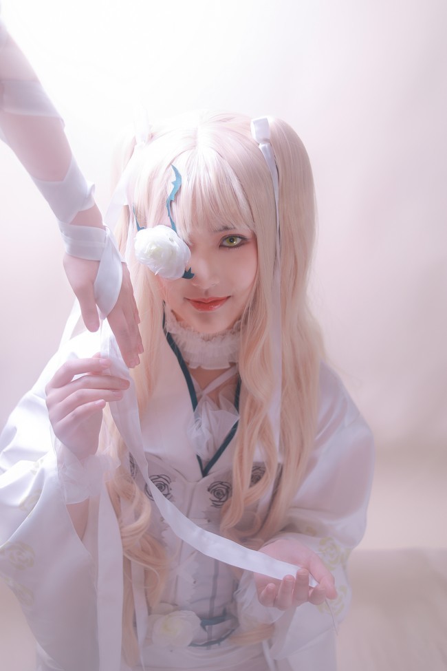 蔷薇少女雪华绮晶cosplay我会换装成任何一个人偶