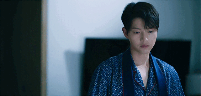 与宋慧乔离婚一年后,宋仲基新剧开播颜值依旧,洗澡那段笑死我了