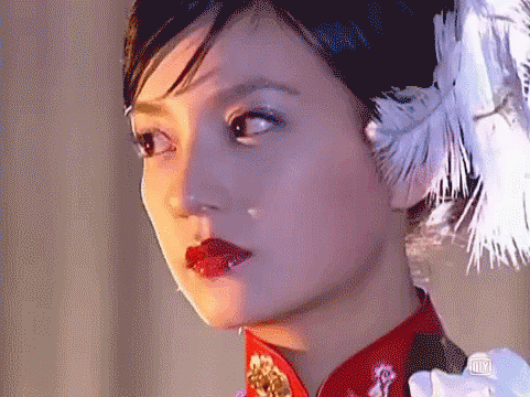 0m褪去学生气的她,出道的showcase舞台艳惊四座,仿佛身穿高定的天后