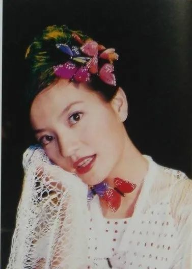 20年前穿百万fendi高定,拿celine包包,白富美实锤!